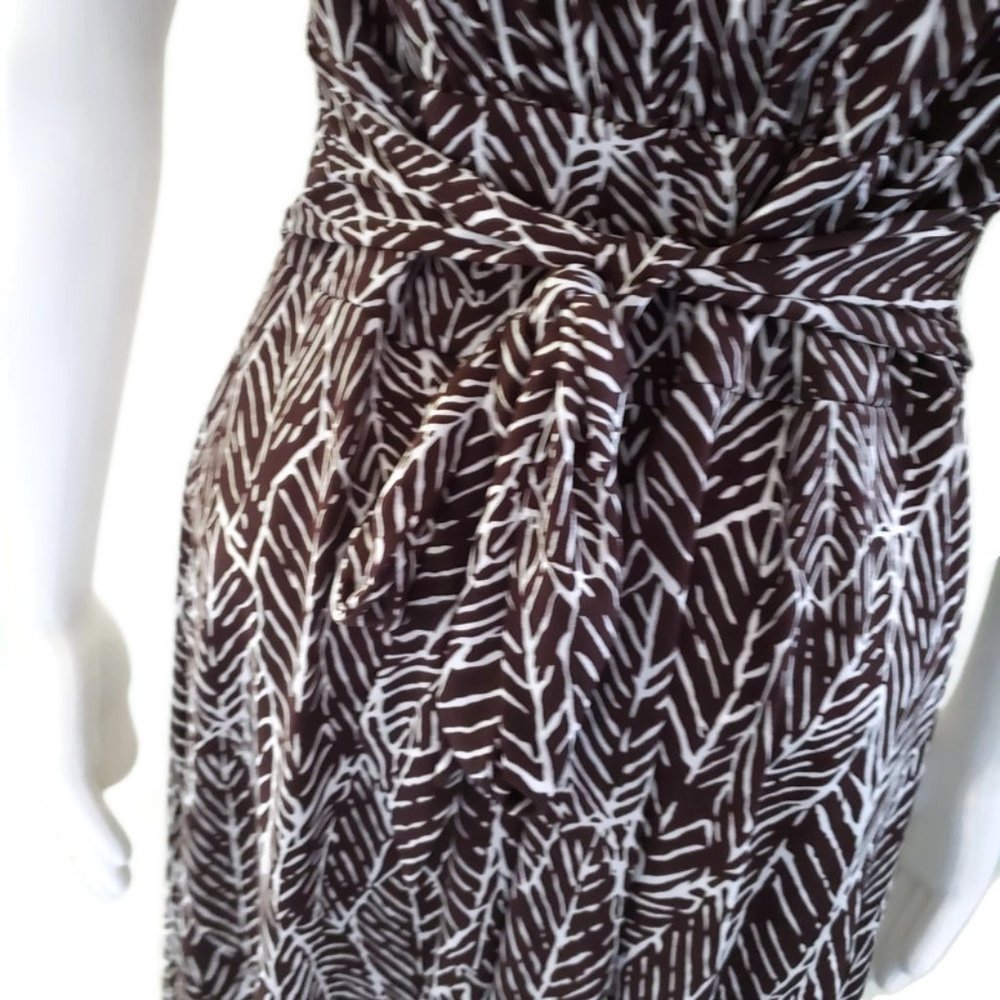 Connected Tie-Back Scoop Neck Dress Leaf Pattern - Picture 8 of 9